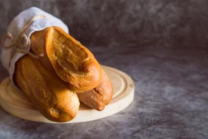 Selección de bollería fresca para el desayuno