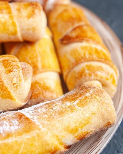 Bollería casera con glaseado y azúcar Bollería casera con glaseado y azúcar